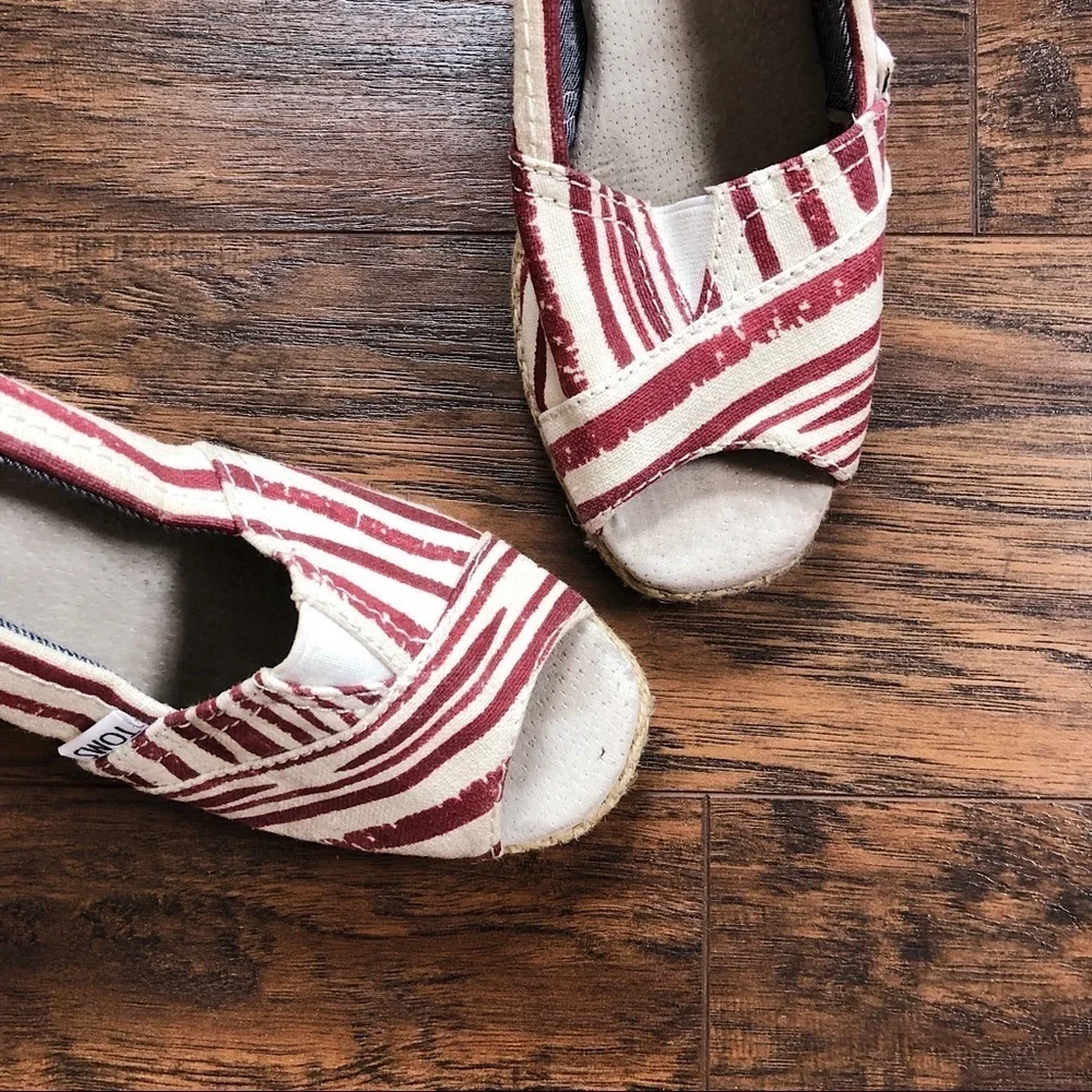 TOMS • Calypso canvas wedge espadrilles red stripe peep toe jute
